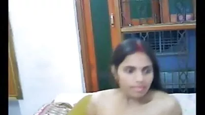 परिपक्व हिंदी में सेक्सी फुल मूवी अपनी बेटी की चूत को खा रही है