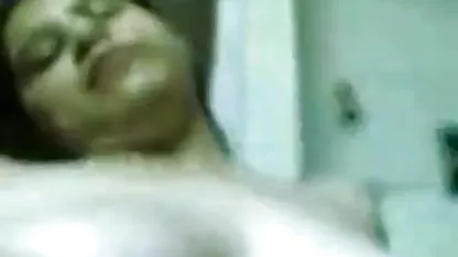 मिया मल्कोवा बहुत फूहड़ हिंदी सेक्सी फिल्म फुल है, वह अपने पति के एक दोस्त को चोदती है
