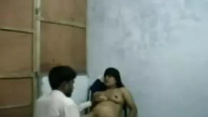 यह व्यवसायी व्यक्ति दो हिंदी वीडियो सेक्सी फुल मूवी अच्छे वेश्याओं के साथ एक त्रिगुट की सवारी करता है