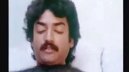 यह सेक्सी फुल मूवी वीडियो शादी की अंगूठी भी नहीं छिपाता है