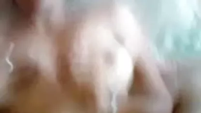 कलोना अपने प्रेमी को गर्म करने के लिए अपनी गांड हिला रही थी हिंदी सेक्सी फुल मूवी