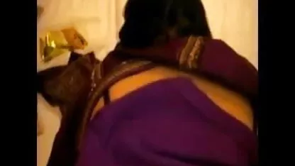 मैं अपनी पत्नी के चेहरे पर दौड़ता हूं जब वह मुझे बाथरूम में चूसती है हॉलीवुड फुल सेक्स फिल्म