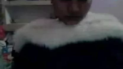 एक बूढ़ी औरत को रात के बीच फुल सेक्सी मूवी हिंदी में में ही पीटा जाता है