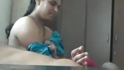 दो विशाल सेक्सी वीडियो फुल फिल्म स्तन के साथ कमबख्त