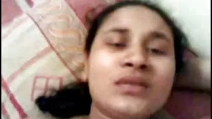 गली में एक लड़की हिंदी में फुल सेक्सी मूवी को साझा करते युवा किशोर
