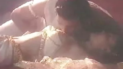 एक परिपक्व सेक्सी हिंदी फुल मूवी महिला जो पैंटी या लेगिंग के बिना योग करती है, जो बोती है!