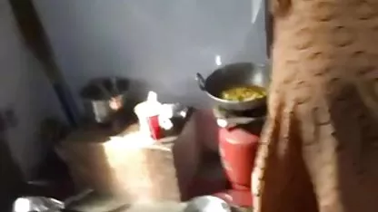 एक फूहड़ इस सींग का फुल सेक्सी वीडियो फिल्म सभी चौकों पर डाल रहा है ..