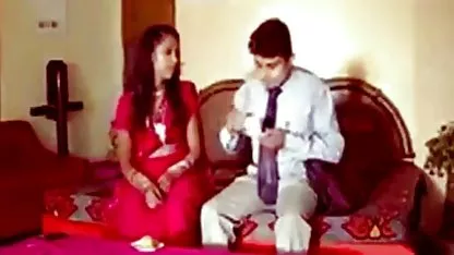 वैलेंटाइना नप्पी हमें सिखाती हिंदी वीडियो सेक्सी फुल मूवी है कि अपने नितंबों का व्यायाम कैसे किया जाए