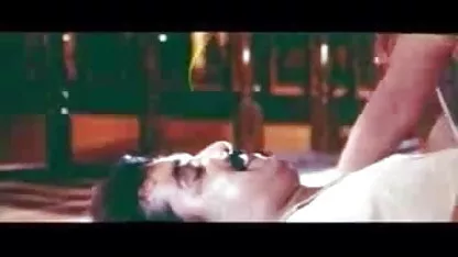 गैफिट्स के साथ रेडहेड फुल सेक्सी मूवी हिंदी में ने गिरोह के एक सदस्य को पकड़ा