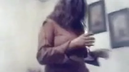 एक अच्छी चुदाई के बाद मुझे उससे कम करने के हिंदी सेक्सी पिक्चर फुल मूवी वीडियो लिए कहता है