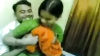 एक त्रिगुट बनाने के लिए दो अच्छे कामों का भुगतान करने जैसा कुछ फुल सेक्स हिंदी फिल्म भी नहीं है