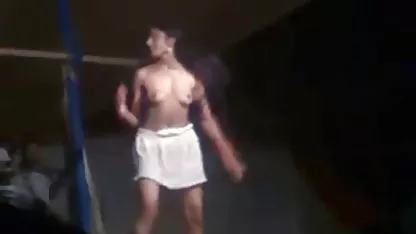 भाई अपने सौतेले भाई के साथ बलात्कार हिंदी सेक्सी फुल मूवी वीडियो करते हैं