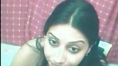 एक फुल मूवी वीडियो में सेक्सी डिक के लिए तीन sluts