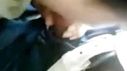 जबकि हिंदी मूवी फुल सेक्सी मूवी उसके पति सोता है mariachis के साथ fucks