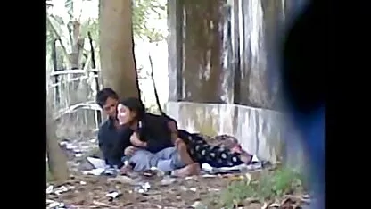 Milf हिंदी सेक्सी फुल मूवी दो अजनबियों के साथ एक त्रिगुट की सवारी करता है