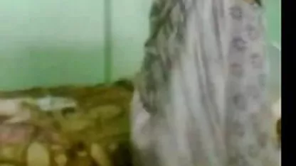 अपनी बहन को नशीली हिंदी में फुल सेक्स मूवी दवा खिलाता है और सोते समय उसे चोदता है