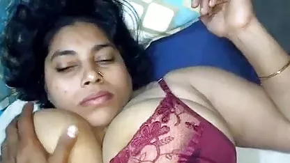 एक हॉलीवुड फुल सेक्स फिल्म युवक को पीछे से उसे चोदने दो