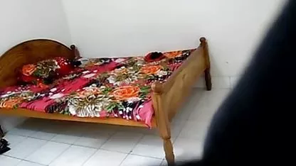 सड़क किनारे होटल में अपने प्रेमी हिंदी मूवी फुल सेक्स के साथ धोखा देने वाली फूहड़