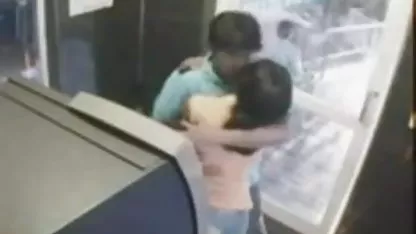 प्राइमा अपराधी को सेक्सी मूवी फुल हड हिंदी मे उसके चचेरे भाई के साथ आनंद मिलता है