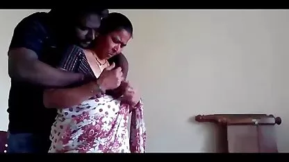 Avrill हॉल उसके शरीर के साथ विवाहों फुल सेक्सी मूवी हिंदी में को नष्ट कर देता है