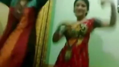 दो पड़ोसी अपने हिंदी में फुल सेक्स मूवी पति से बेवफा हैं
