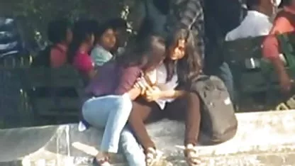 मासूम छोटी लड़कियां अपने भाई हिंदी में सेक्सी वीडियो फुल मूवी की घर वापसी का जश्न मनाती हैं