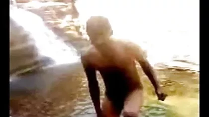 अपनी माँ और बहन को बरगलाता है और उन्हें ईस्टर पर हिंदी मूवी फुल सेक्सी मूवी चोदता है