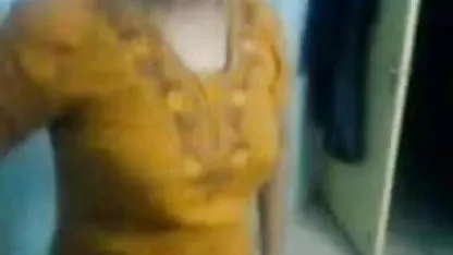 परिपक्व बस्टी एक सेक्सी वीडियो फुल मूवी हिंदी युवा डिलीवरी मैन fucks