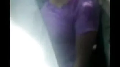 परिपक्व ने एक काले रंग की सेक्सी फुल फिल्म अलमारी से शादी की