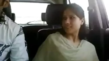 सही गधे के साथ किशोर उसके प्रेमी को धीरे हॉलीवुड फुल सेक्स फिल्म से उसे चोदने की अनुमति देता है