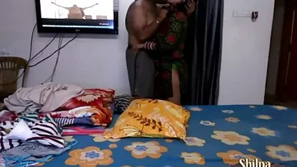 युगल चिड़ियाघर फुल सेक्सी मूवी हिंदी में में एक पाउडर फेंक रहा है