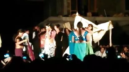 XXX पुलिस द्वारा सेक्सी फुल मूवी वीडियो जंगल में शिकार की गई युवा लड़की