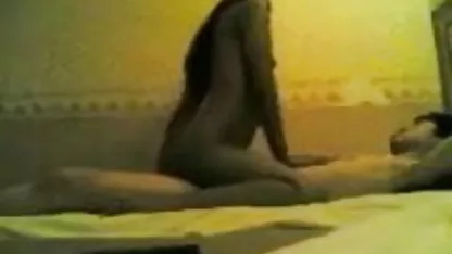 मालिश करने वाले के बहुत लंबे हाथ होते हैं और वह शीर्ष पर छोड़ दिया जाता है। हिंदी में सेक्सी फुल मूवी
