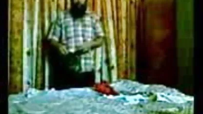 बुजुर्ग नर्स एक सेक्सी वीडियो फुल मूवी हिंदी मरीज को चोदती है