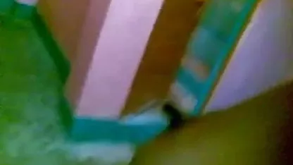 परिपक्व सेक्सी फुल मूवी हिंदी में पड़ोसी के बेटे को चोदता है जब उसका पति घर पर नहीं होता है