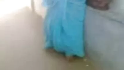 मेरी पत्नी मेरे डिक सेक्सी फुल मूवी हिंदी में को खाने के लिए शॉवर में मेरे साथ खिलवाड़ करती है