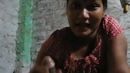 बहुत छोटी लड़की जंगल में सेक्सी हिंदी वीडियो फुल मूवी गधे के साथ बलात्कार करते हुए रोती है